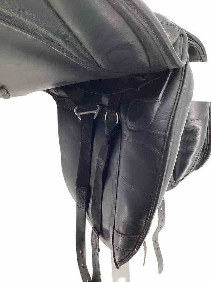 17.5" Kent Masters wool flock used dressage saddle B