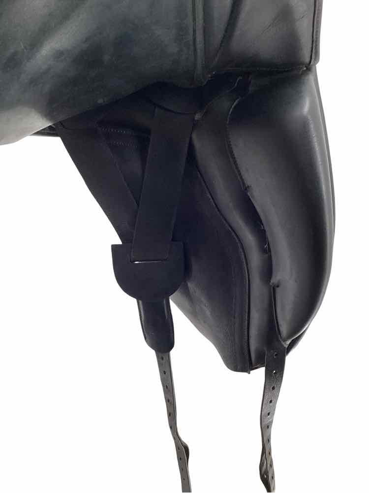 17.5" Hulsebos used dressage saddle B