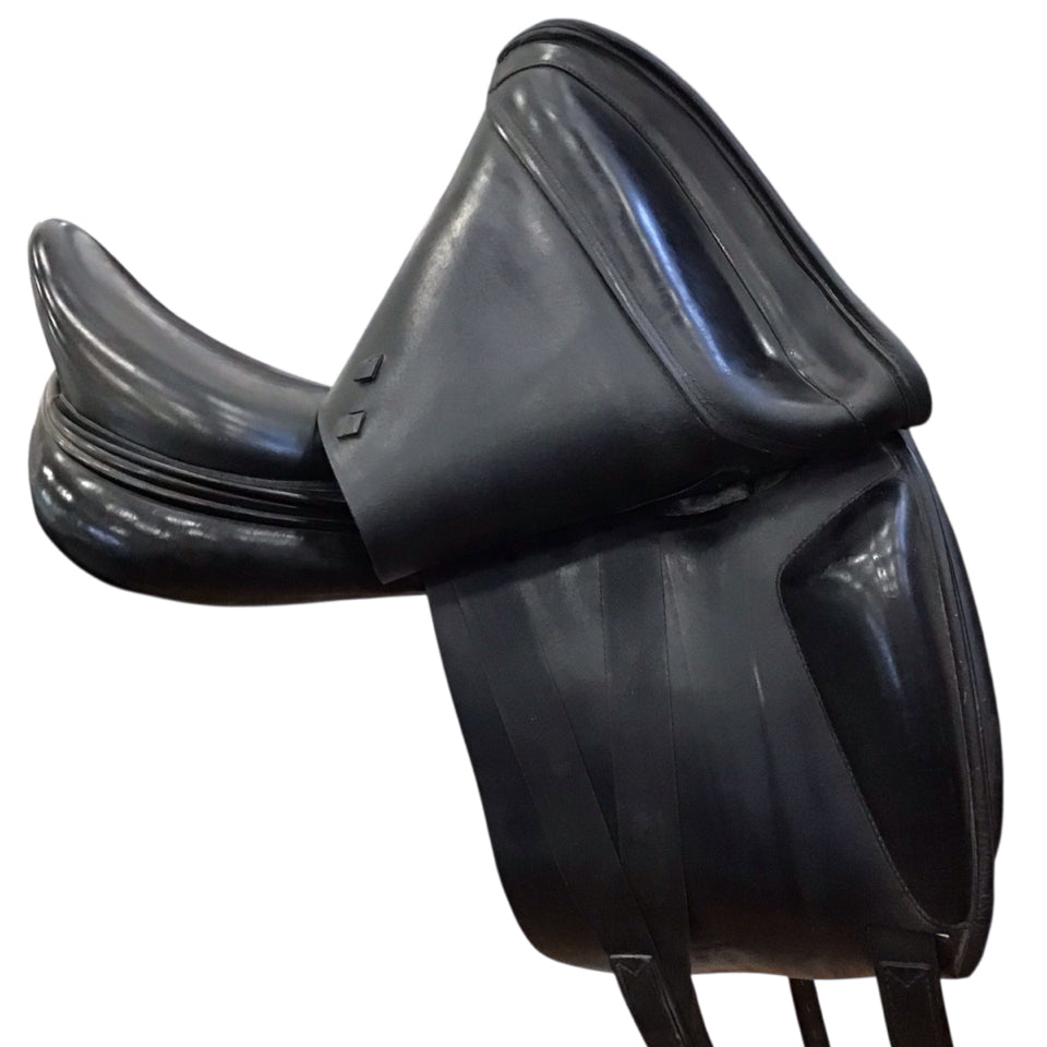 17.5" Amerigo Medium Used Dressage Saddle - H
