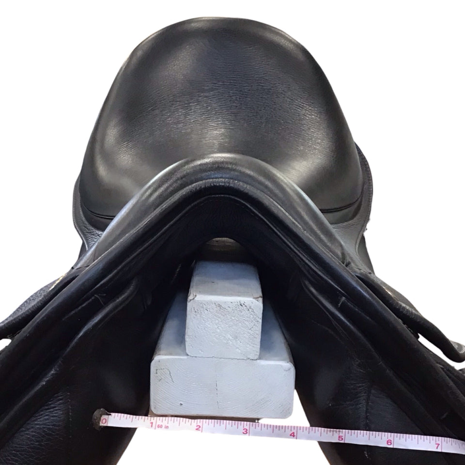 17" Kent & Masters HDS Adjustable Used Dressage Saddle - H