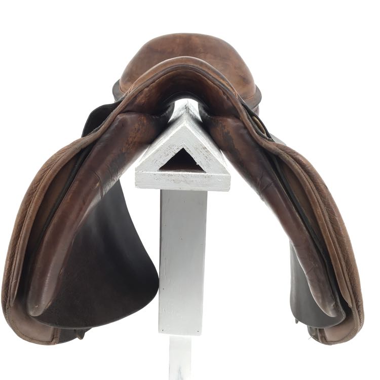 17.5" Beval used close contact saddle B