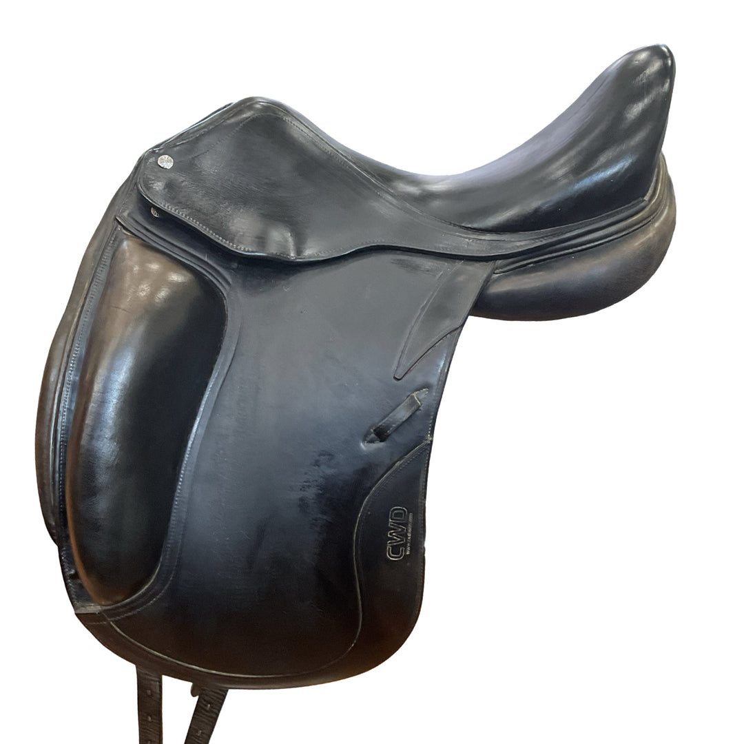 17.5" CWD SE08 Medium Used Dressage Saddle