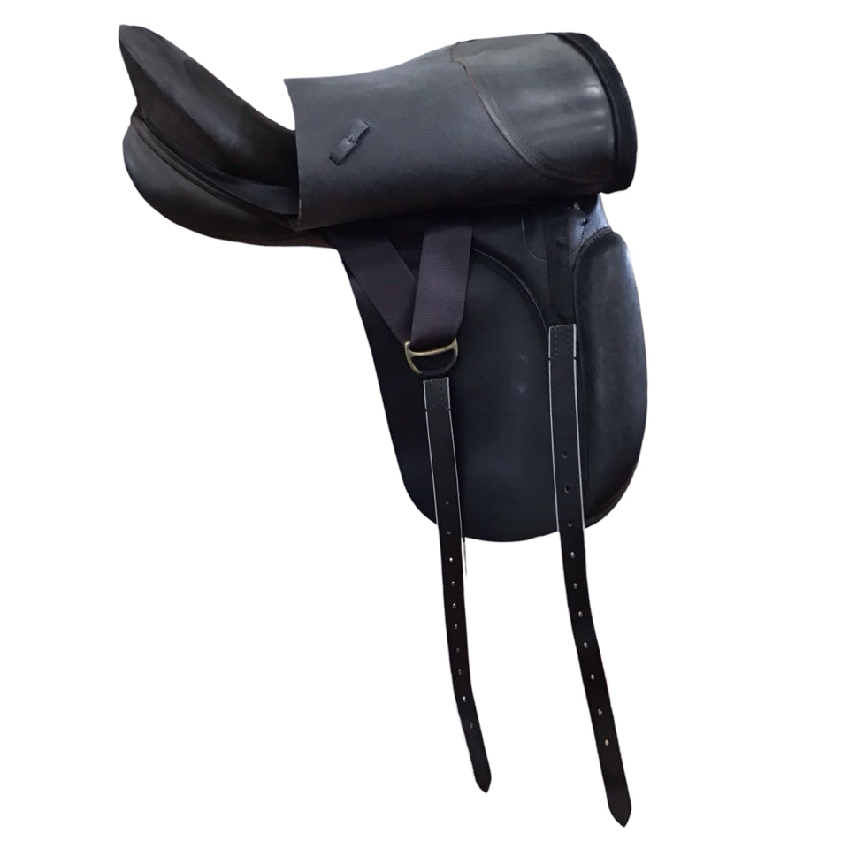 19" Cynron DV-B  Medium/Wide Like New Dressage Saddle - H