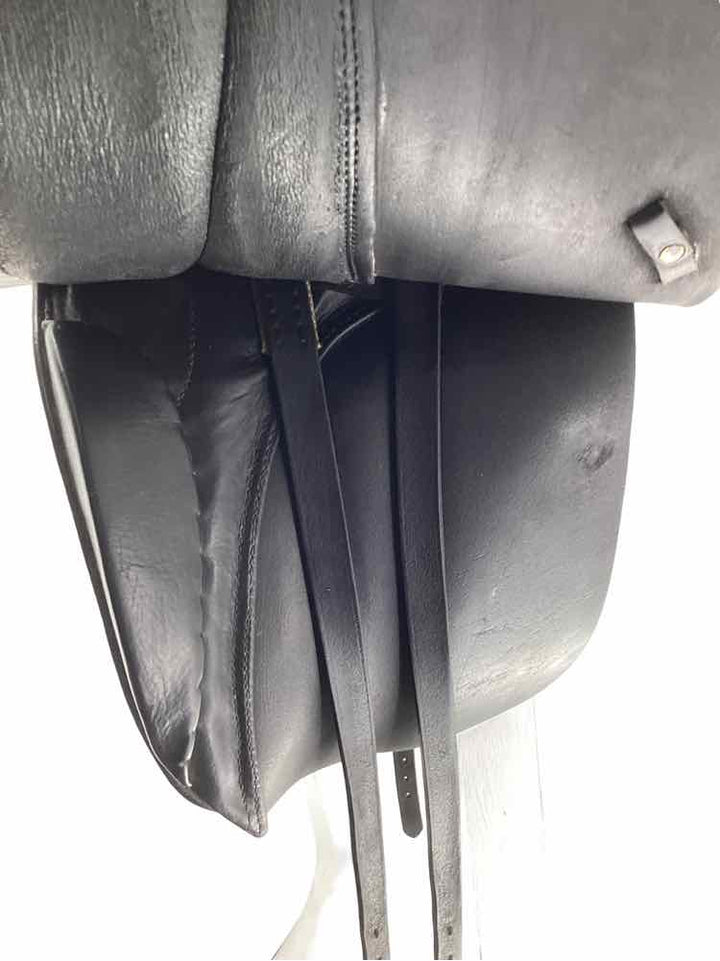 17.5" Stubben Maestoso dressage saddle