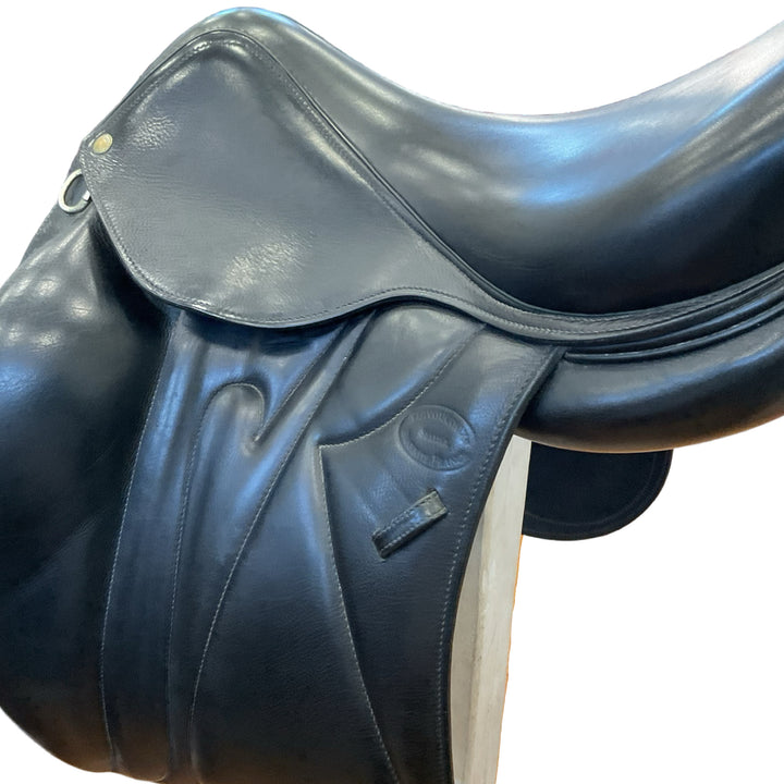 17.5" Devoucoux Makila Medium Used Dressage Saddle