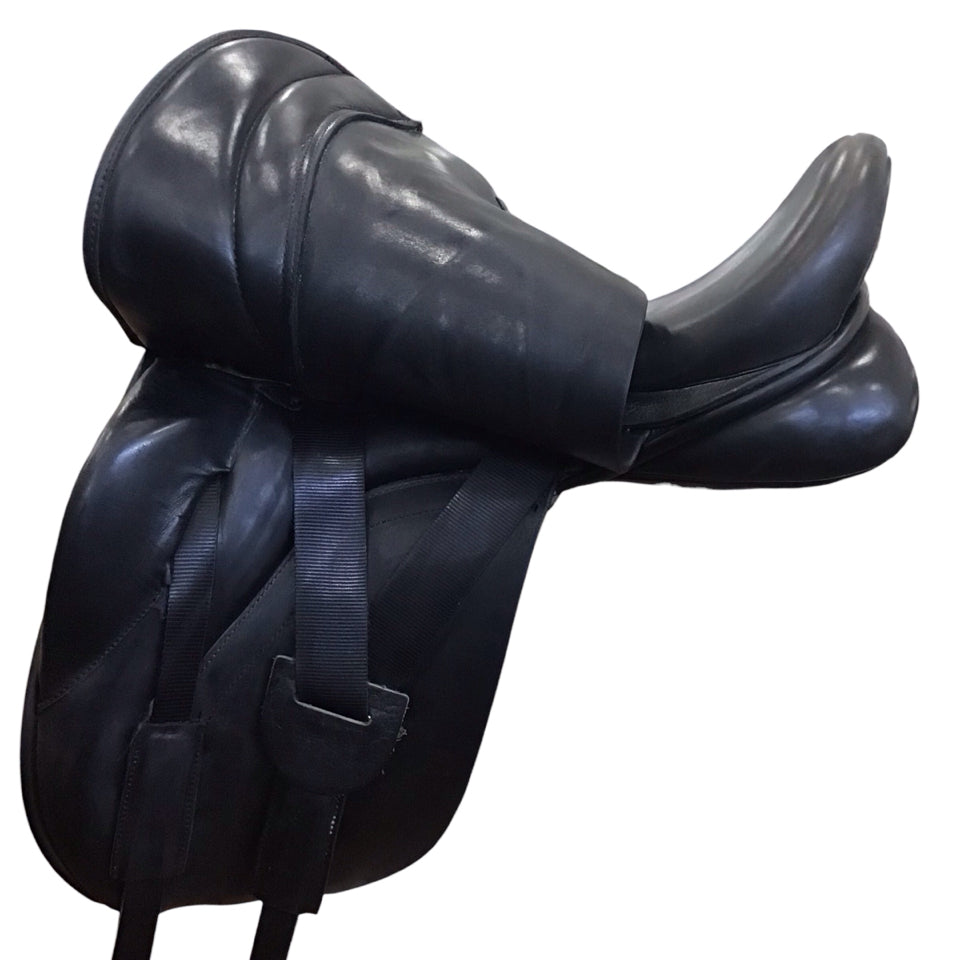 17.5" Hulsebos AM4 Medium Used Dressage Saddle - H