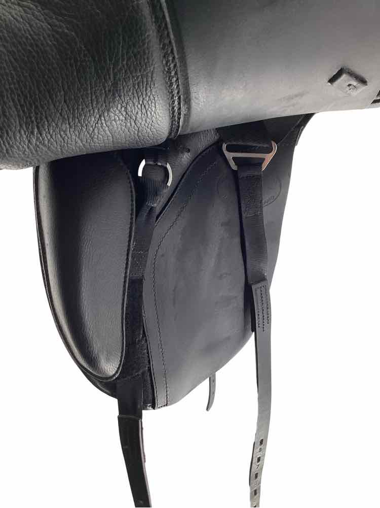 17" Kent Masters used dressage saddle