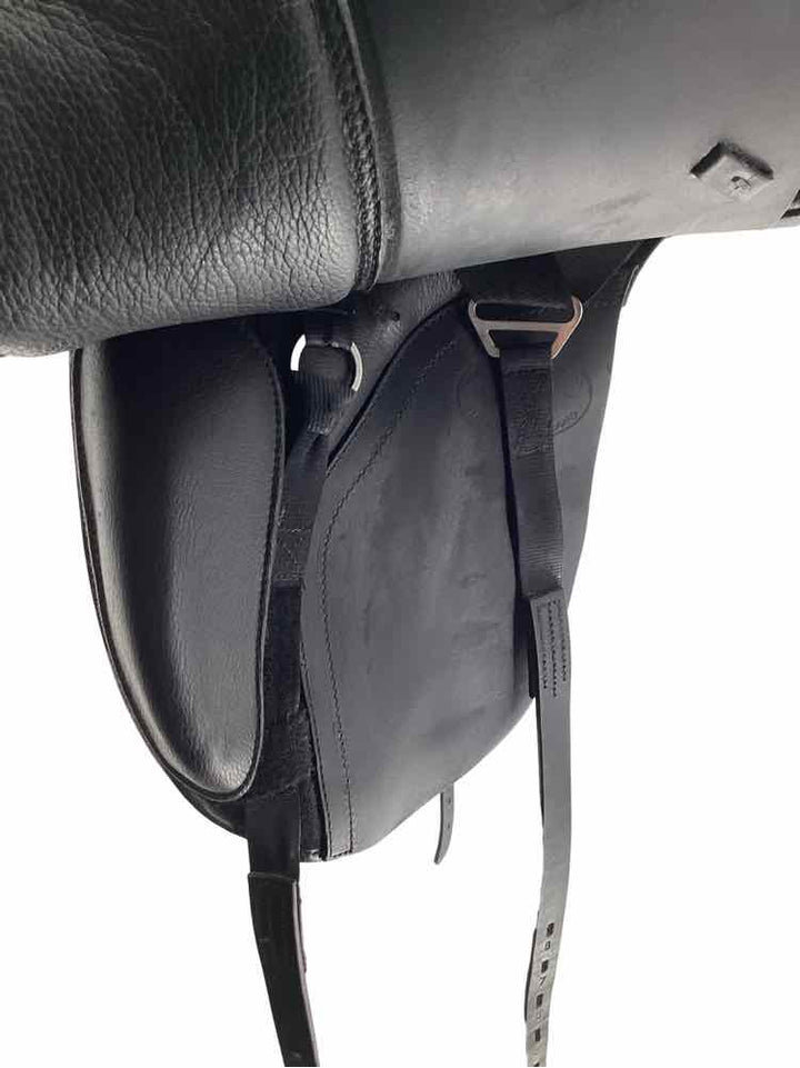 17" Kent Masters used dressage saddle