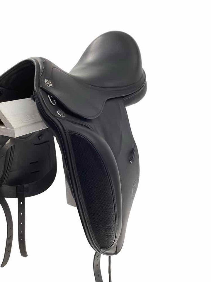 17.5" Prestige used dressage saddle