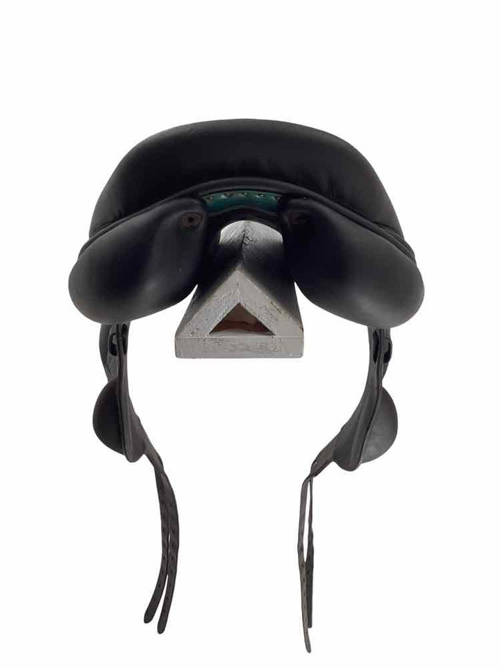 18" Voltaire Mono flap used jumping saddle