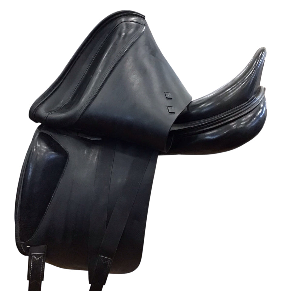 17.5" Amerigo Medium Used Dressage Saddle - H