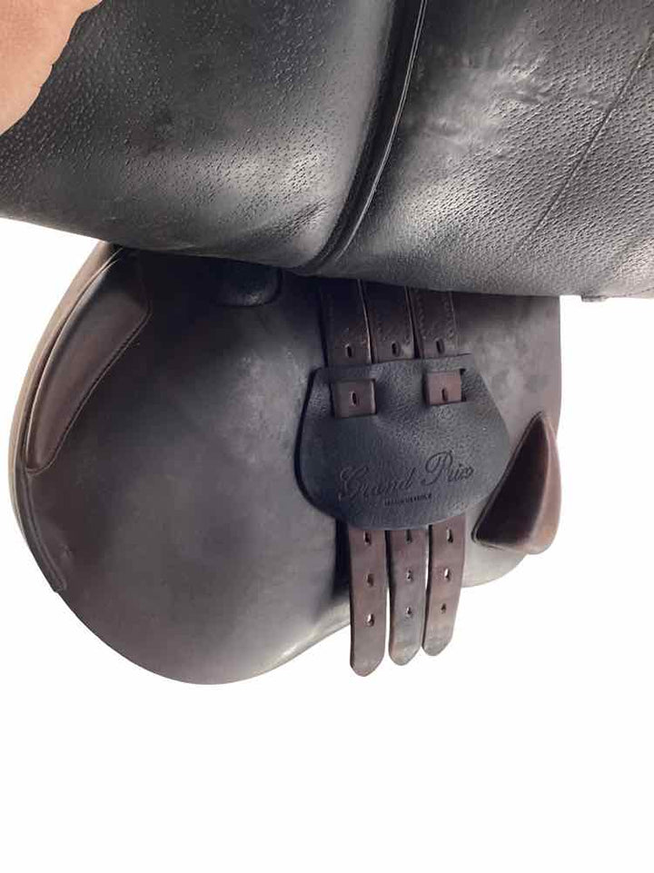 18" Equipe Grand Prix used close contact saddle