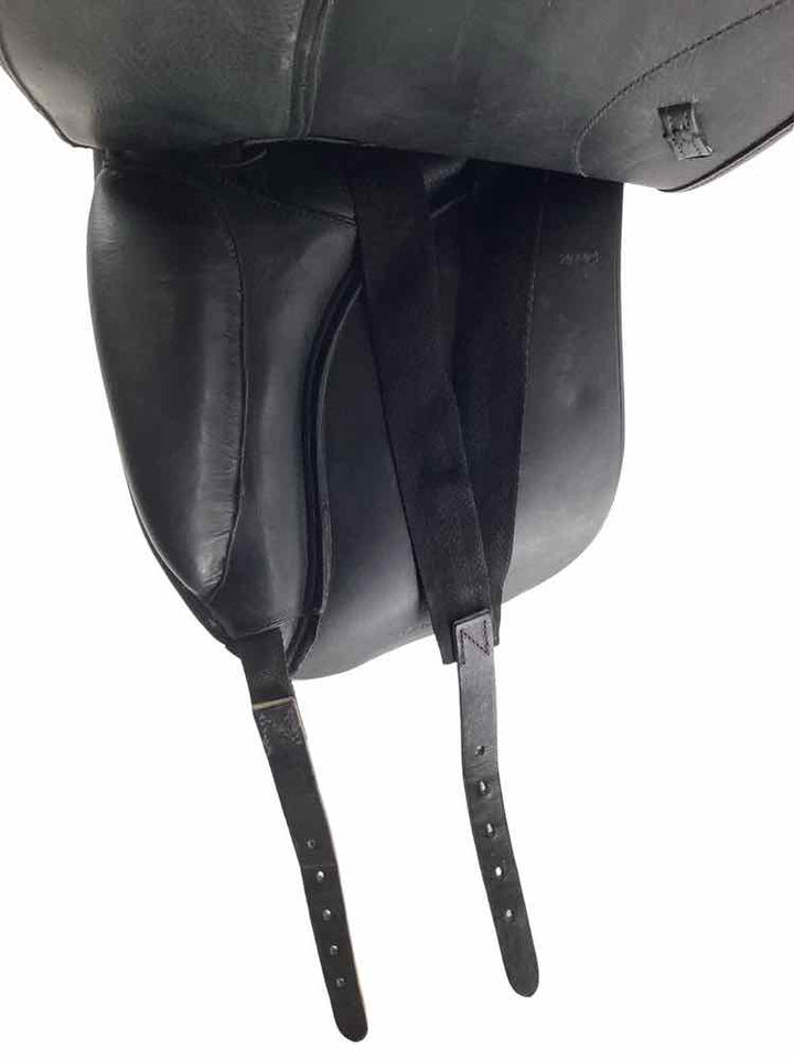 17.5" M Toulouse used dressage saddle