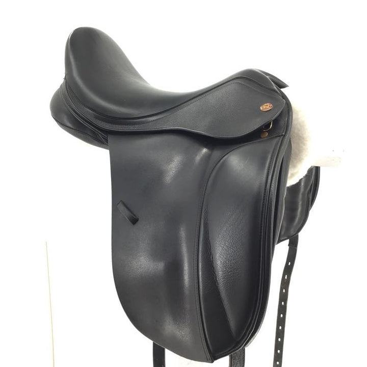 17.5" Kent Masters used dressage saddle it is stamp 17.5" But measured 18.5" B