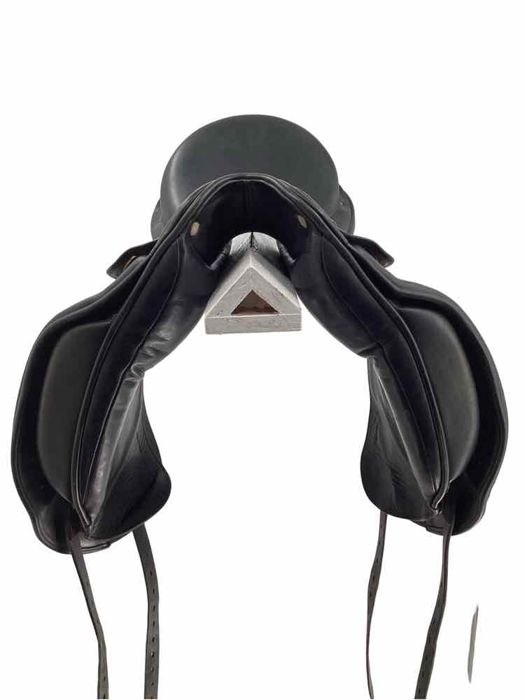 18" Albion used dressage saddle B