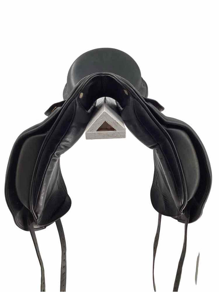 18" Albion used dressage saddle B