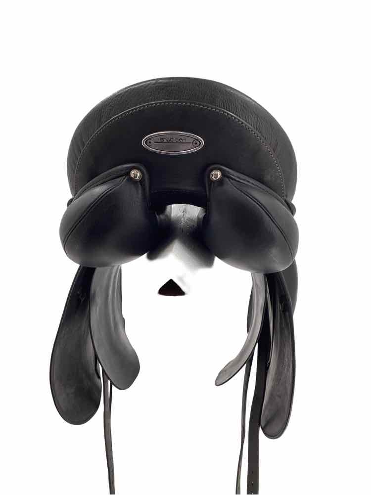 18" Stubben De Luxe used dressage saddle B has cover