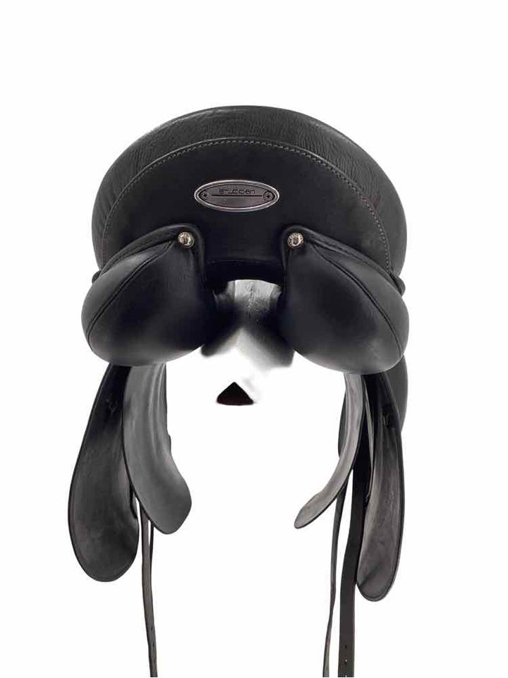 18" Stubben De Luxe used dressage saddle B has cover