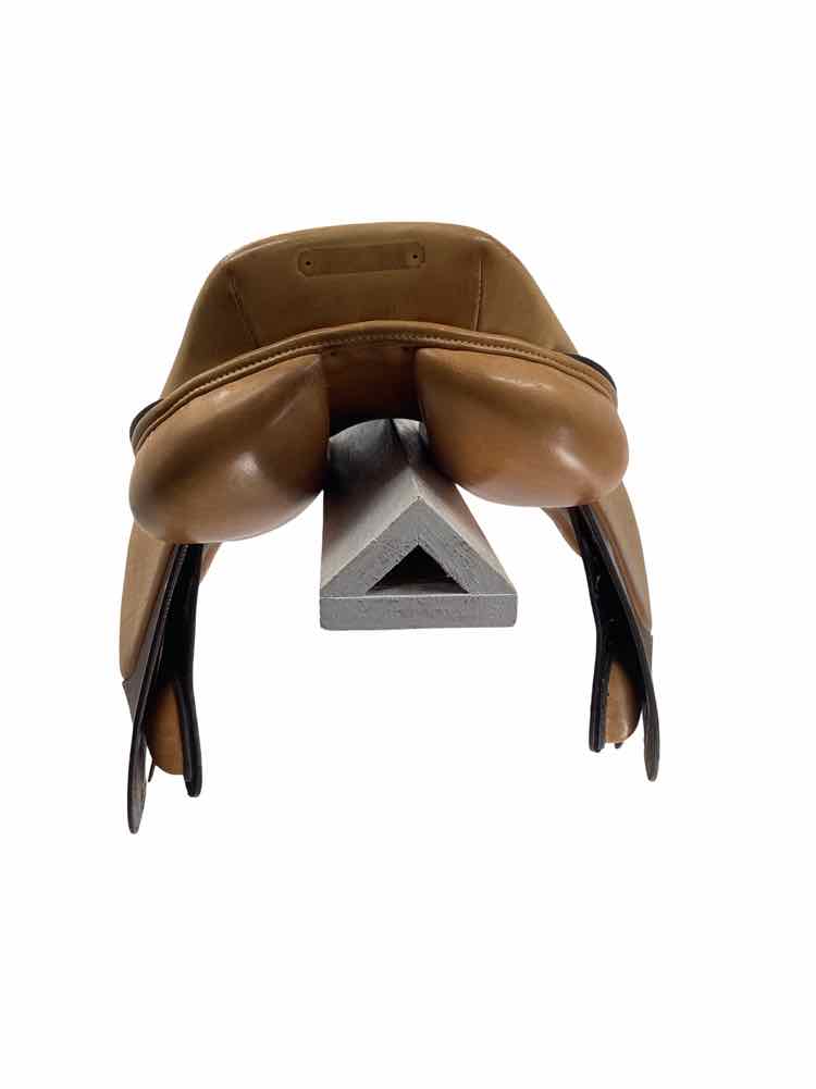 16.5" M Toulouse used close contact saddle