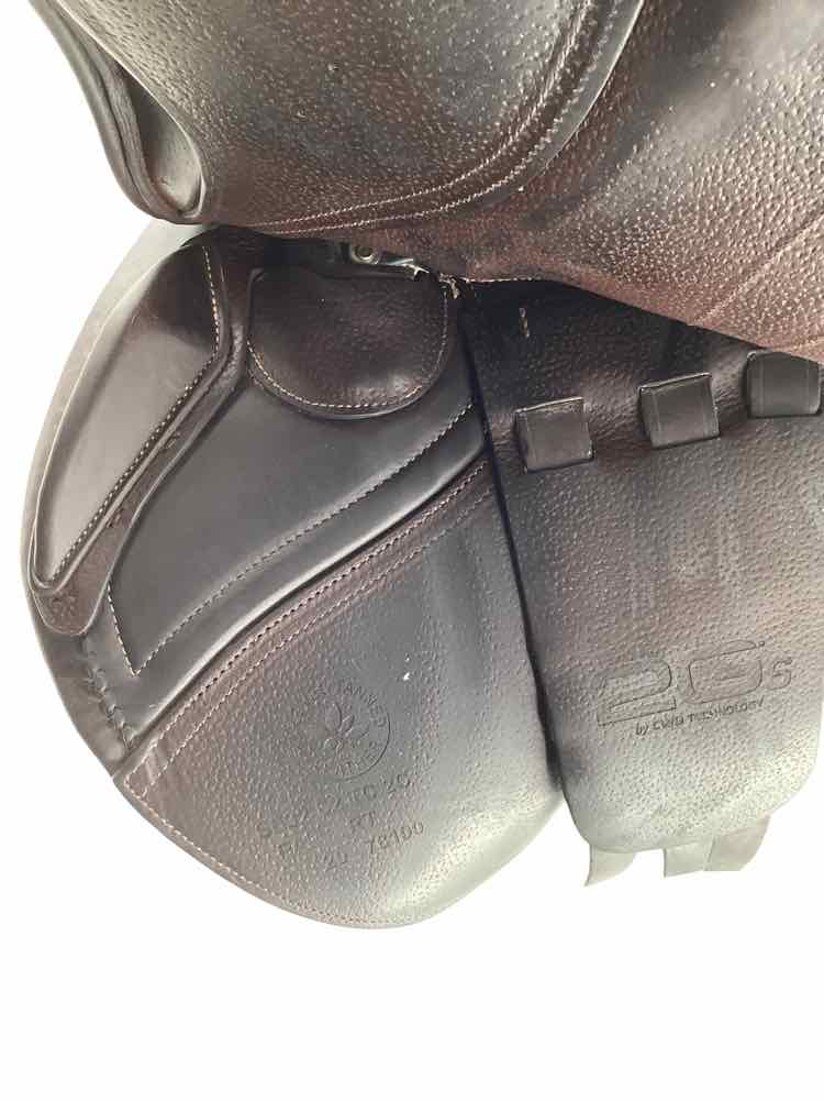 18" CWD used hunter jumper saddle