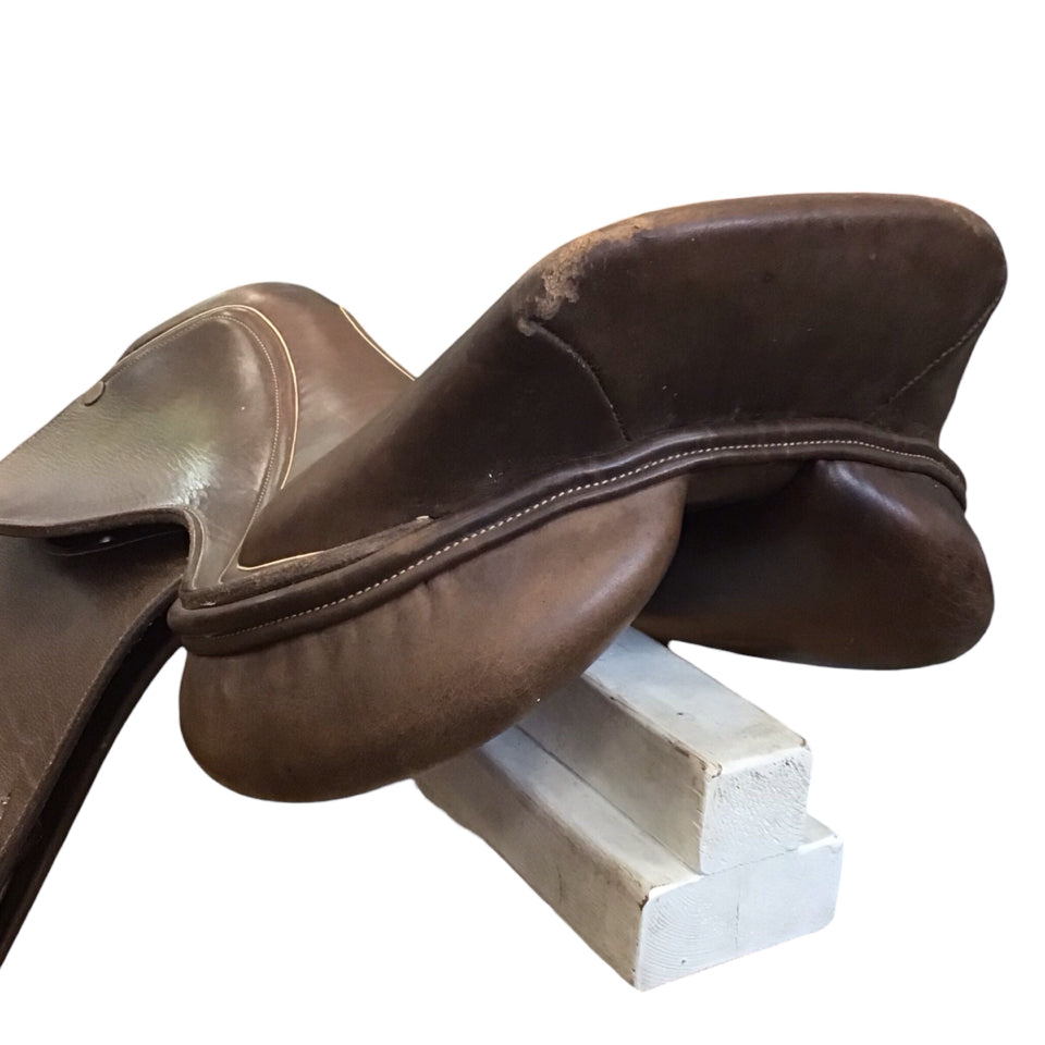 18" No Brand Med/Narrow Used Hunter/Jumper Saddle - H