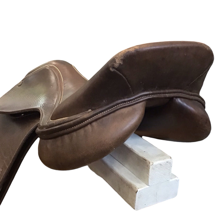 18" No Brand Med/Narrow Used Hunter/Jumper Saddle - H