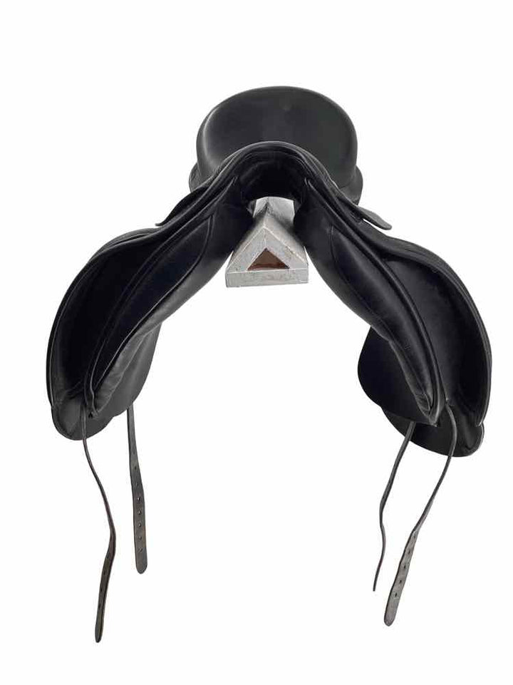 18" Hastilow Concept adjustable tree wool flock used dressage saddle