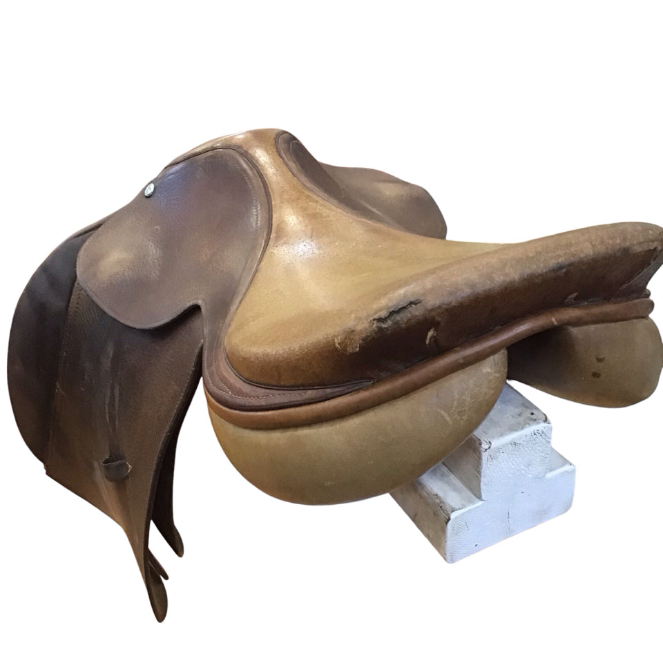 17" Beval World Cup Wide Used Hunter/Jumper Saddle - H