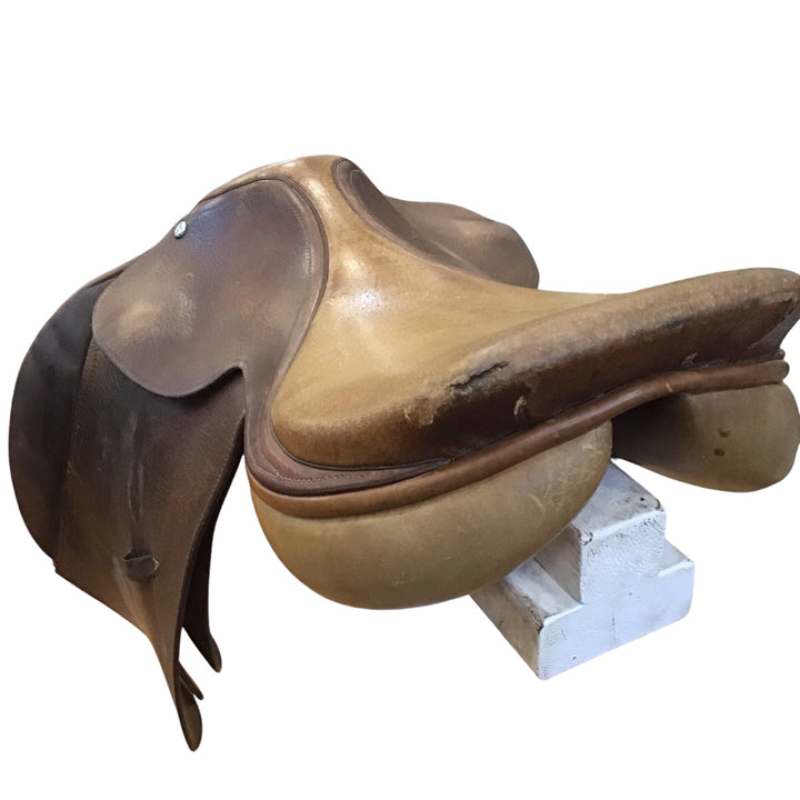 17" Beval World Cup Wide Used Hunter/Jumper Saddle - H