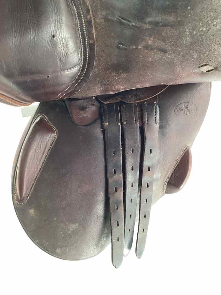 18" Ovation used close contact saddle B