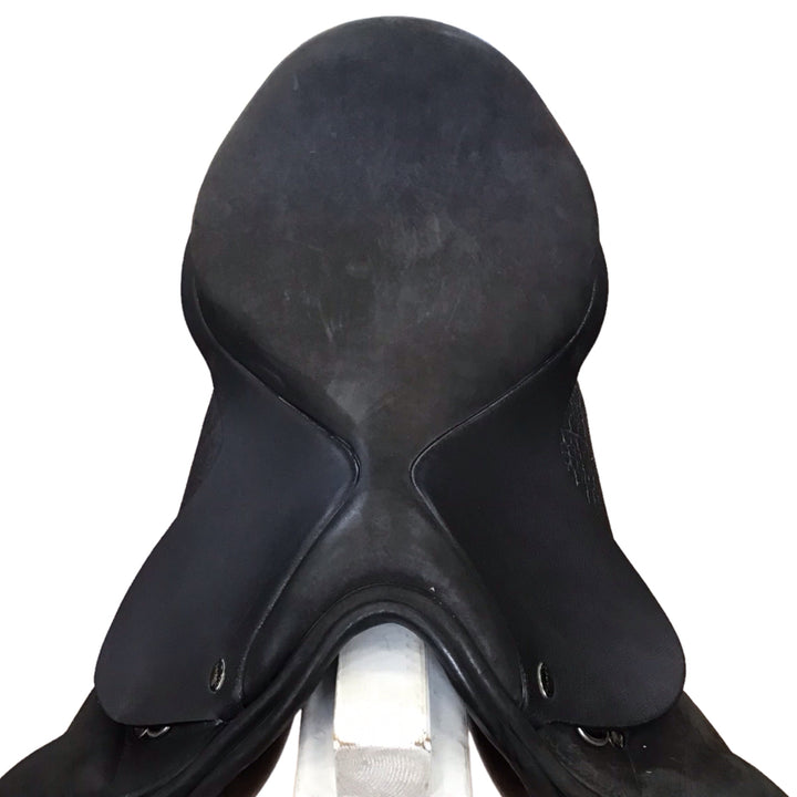 18" Cynron DV-B Medium Like New Dressage Saddle - H