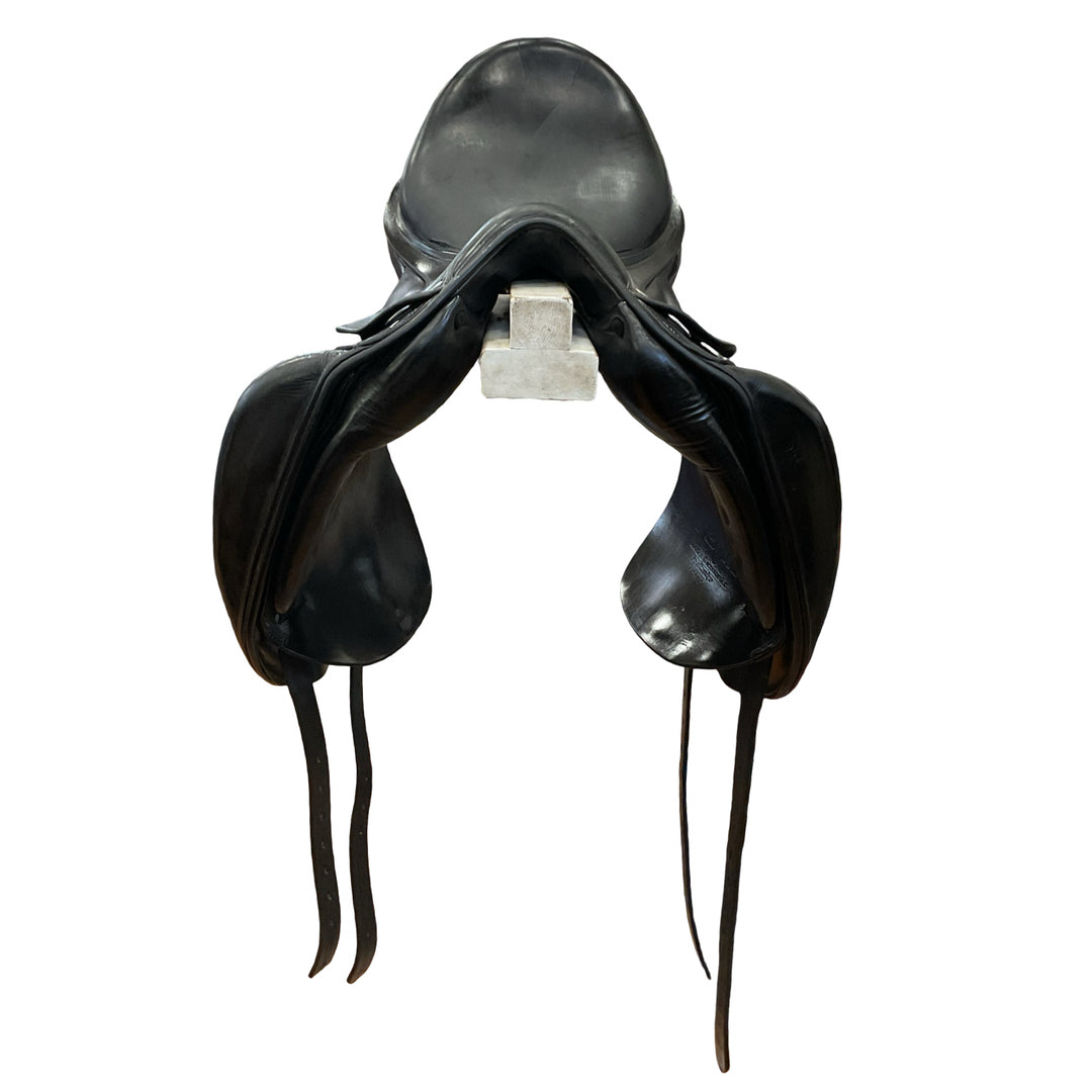 17" Amerigo Vega Wide Used Dressage Saddle
