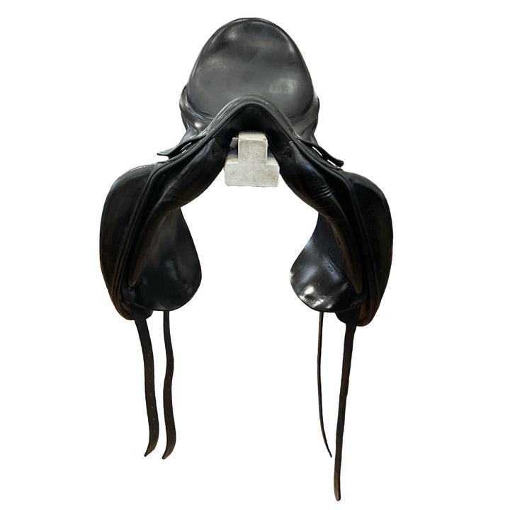 17" Amerigo Vega Wide Used Dressage Saddle