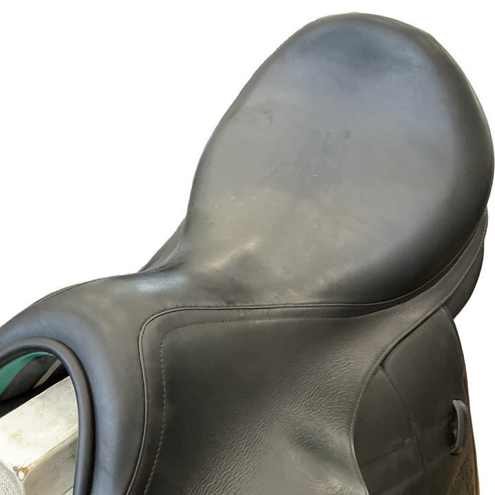 17" Voltaire Adelaide Medium Used Dressage Saddle