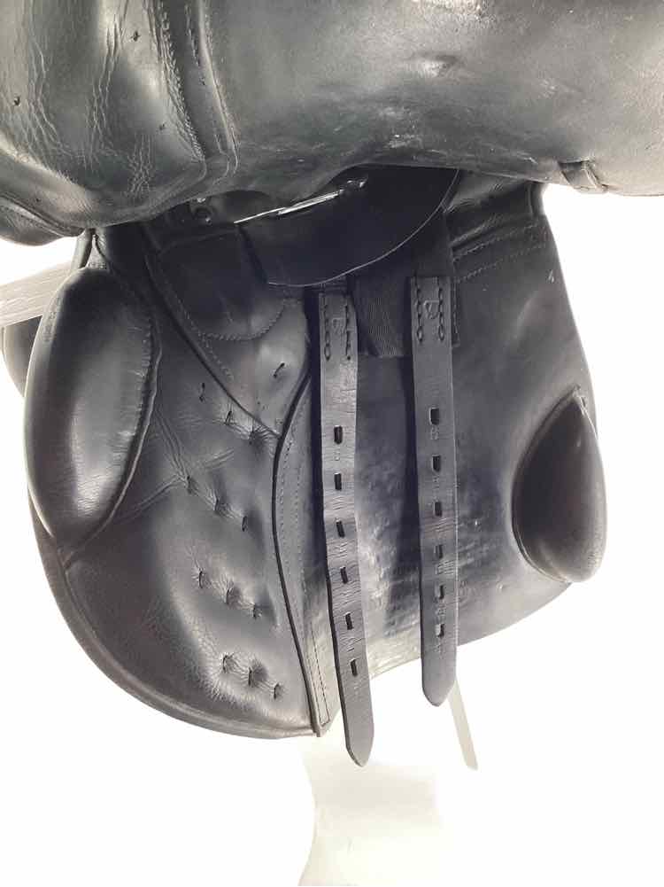 17" County Conquest used close contact saddle