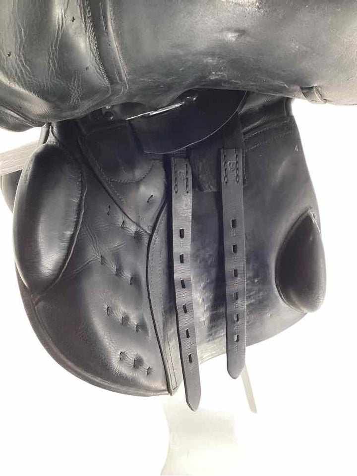 17" County Conquest used close contact saddle