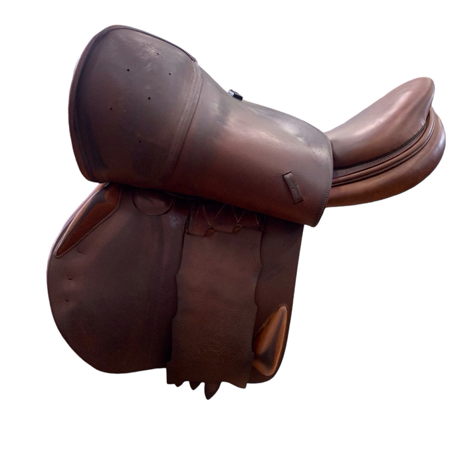 18.5" Devoucoux Biarritz Medium Used Hunter/Jumper Saddle - H