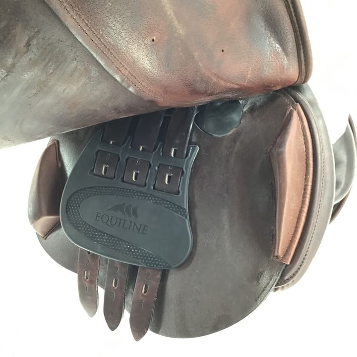 17.5" Equiline used close contact saddle B