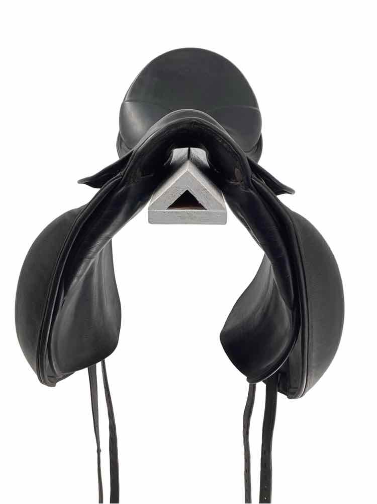 18" Stubben used dressage saddle