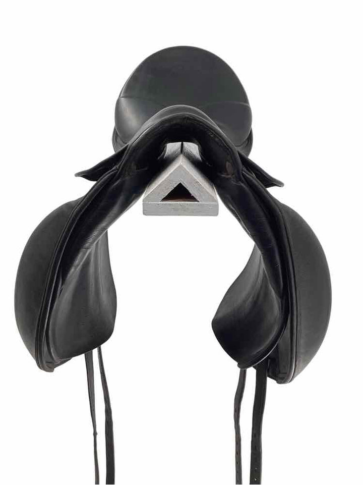 18" Stubben used dressage saddle