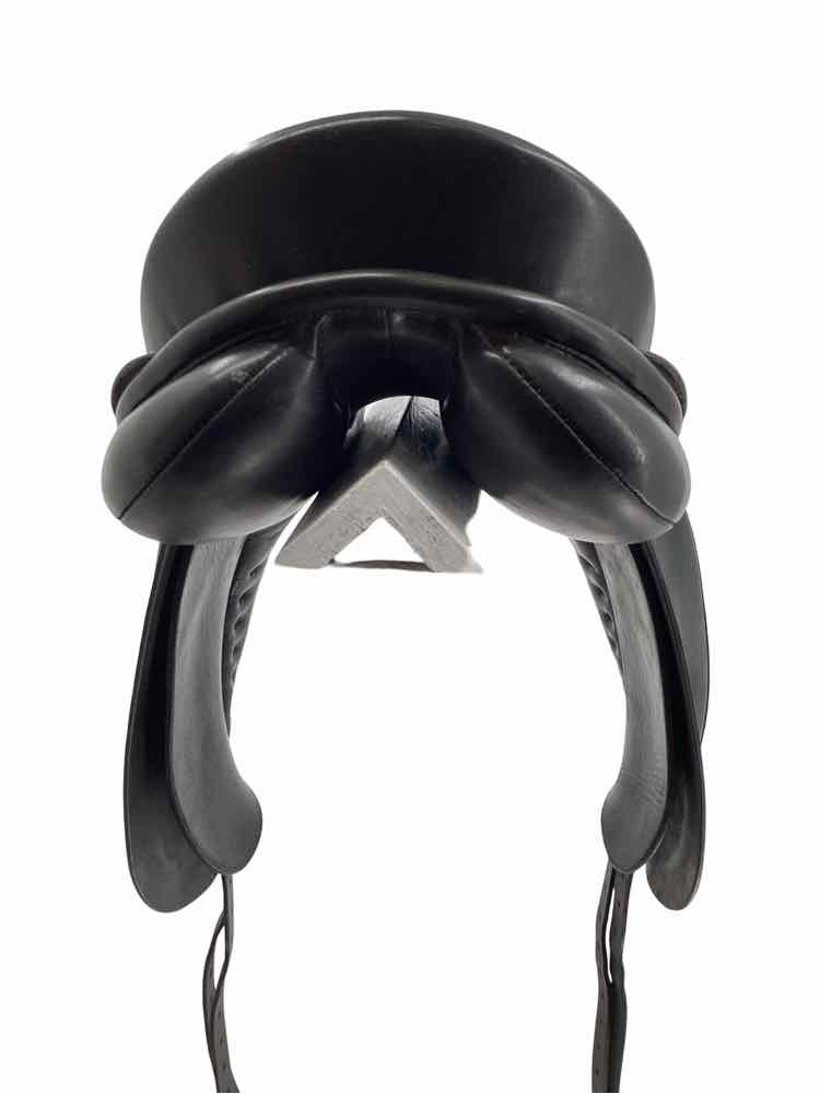 17" Karl Niedersuss used dressage saddle B