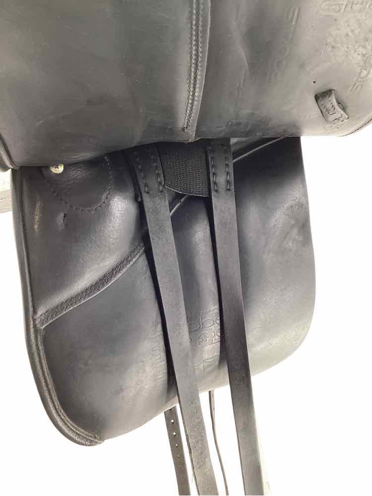 18" Stubben De Luxe used dressage saddle B has cover