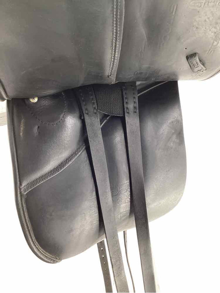 18" Stubben De Luxe used dressage saddle B has cover