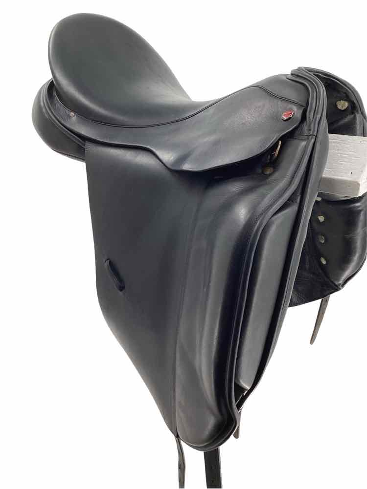 18" Albion used dressage saddle B