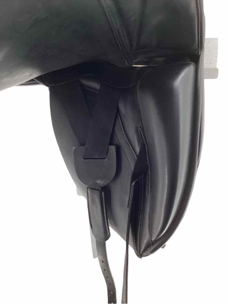 17.5" J Hulsebos used dressage saddle B Has Cover