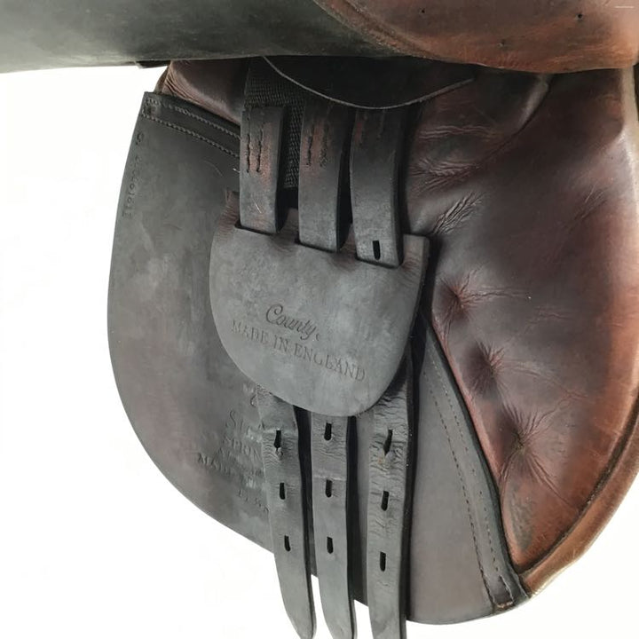 17.5" County used close contact saddle B