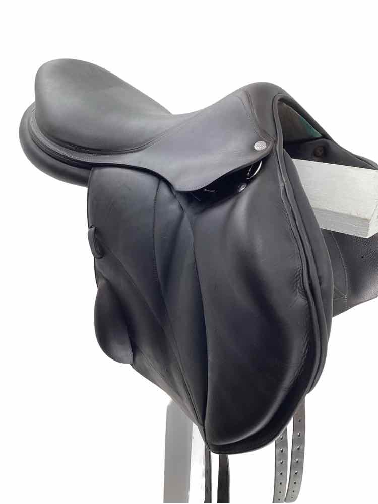18" Voltaire Mono flap used jumping saddle