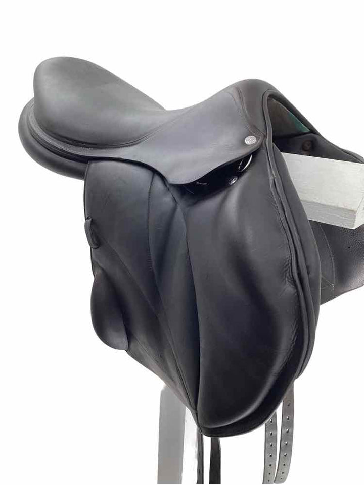 18" Voltaire Mono flap used jumping saddle