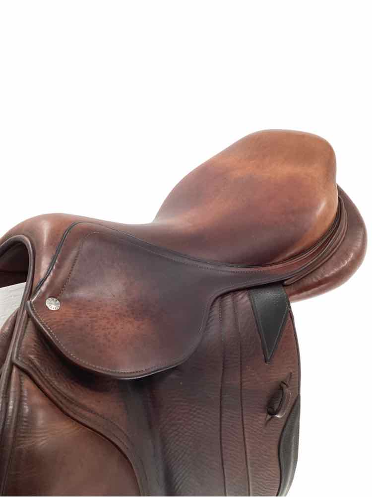 18" CWD used close contact saddle forward flap