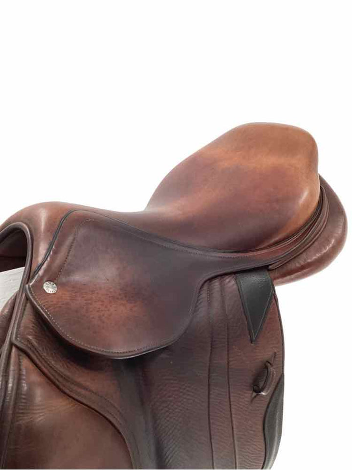 18" CWD used close contact saddle forward flap